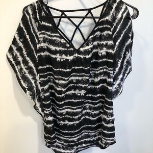Super cute soft B&W Express shirt | XS
